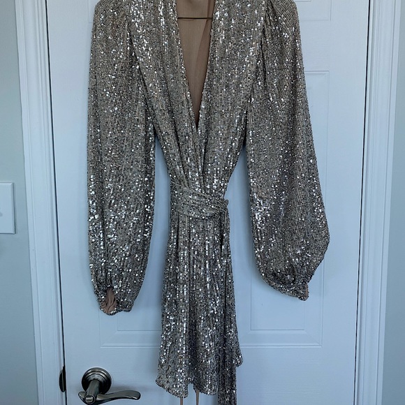 Zara sparkle wrap dress in size small. Barely worn and in perfect condition! - Picture 1 of 5